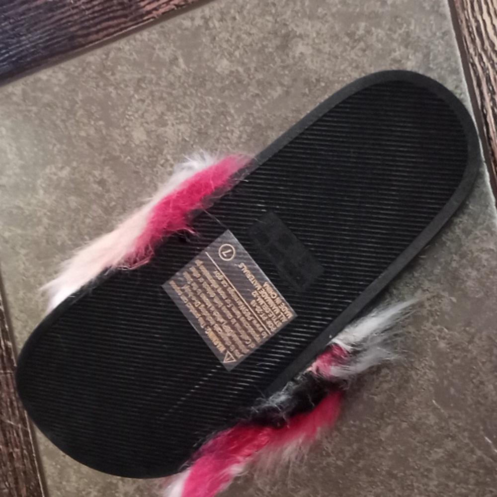Black red Slipers - Picture 6 of 6